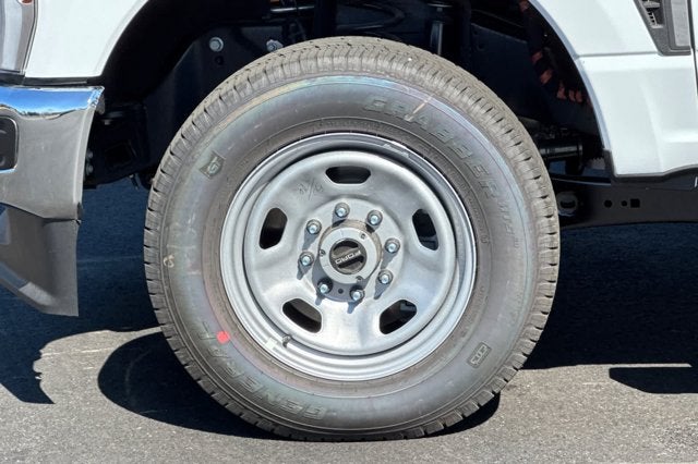 2026 Ford Super Duty F-350 SRW XL 4WD Reg Cab 145 WB 60 CA