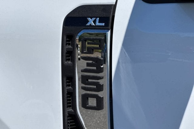 2026 Ford Super Duty F-350 DRW XL