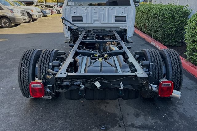 2024 Ford Super Duty F-550 DRW XL