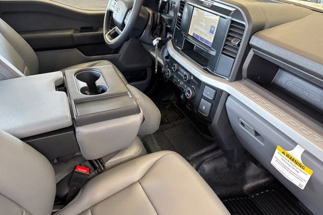 2025 Ford Super Duty F-550 DRW XL