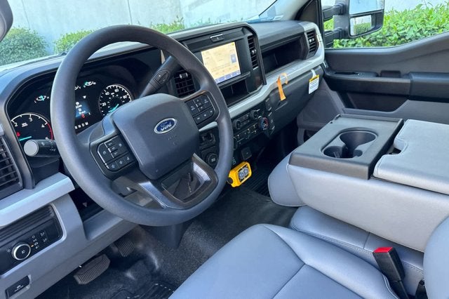 2025 Ford Super Duty F-550 DRW XL