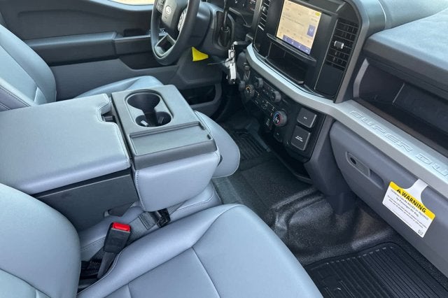 2025 Ford Super Duty F-550 DRW XL