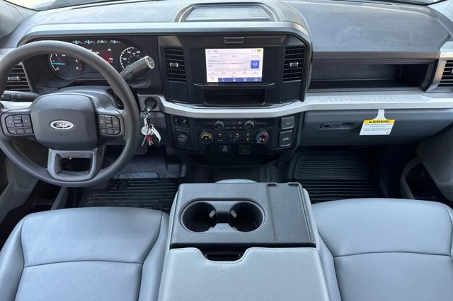 2025 Ford Super Duty F-550 DRW XL