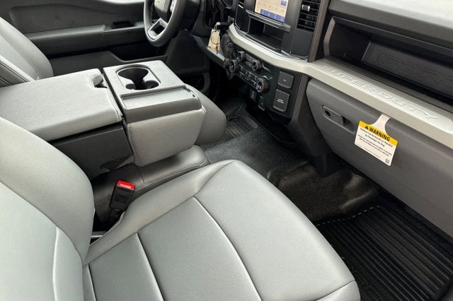 2025 Ford Super Duty F-550 DRW XL