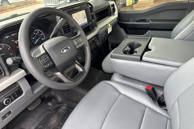 2025 Ford Super Duty F-550 DRW XL