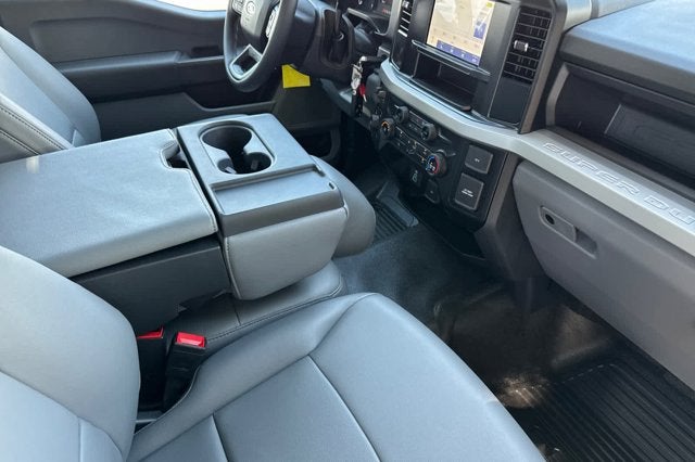 2025 Ford Super Duty F-550 DRW XL