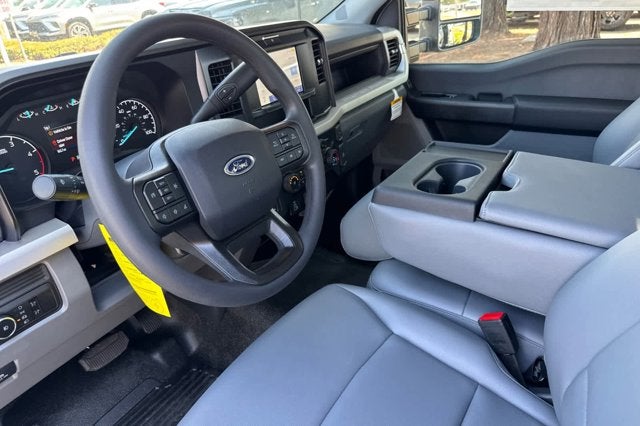 2025 Ford Super Duty F-550 DRW XL