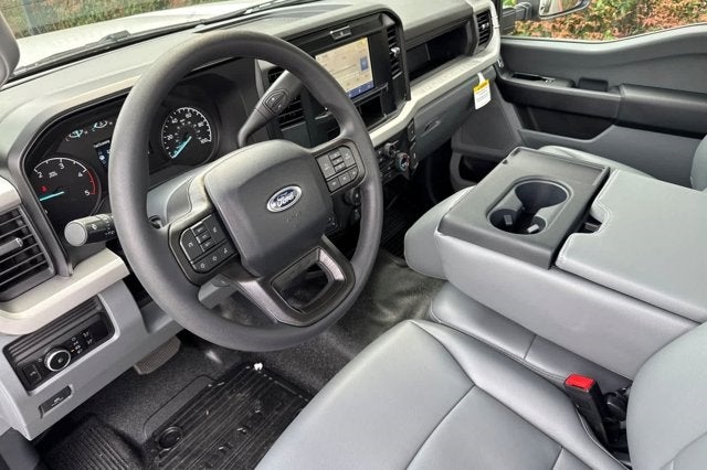 2025 Ford Super Duty F-550 DRW XL