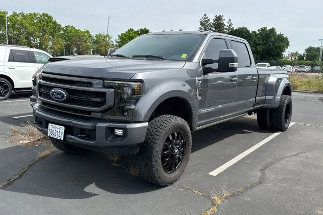 2022 Ford Super Duty F-350 DRW LARIAT 4WD Crew Cab 8 Box