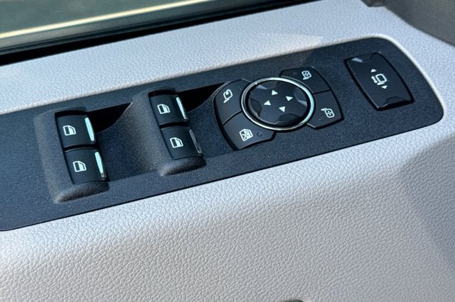 2018 Ford Super Duty F-450 DRW Limited 4WD Crew Cab 8 Box