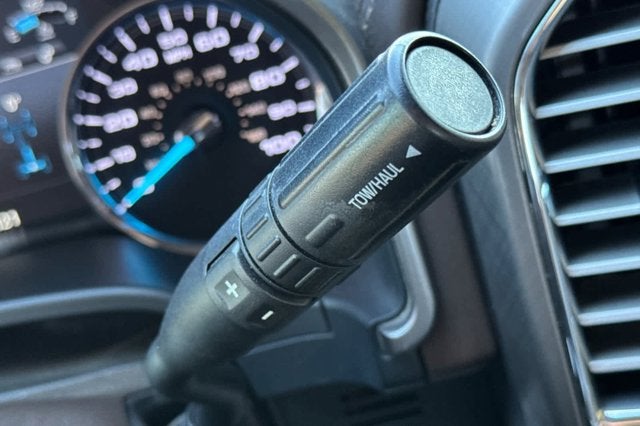 2018 Ford Super Duty F-450 DRW Limited 4WD Crew Cab 8 Box