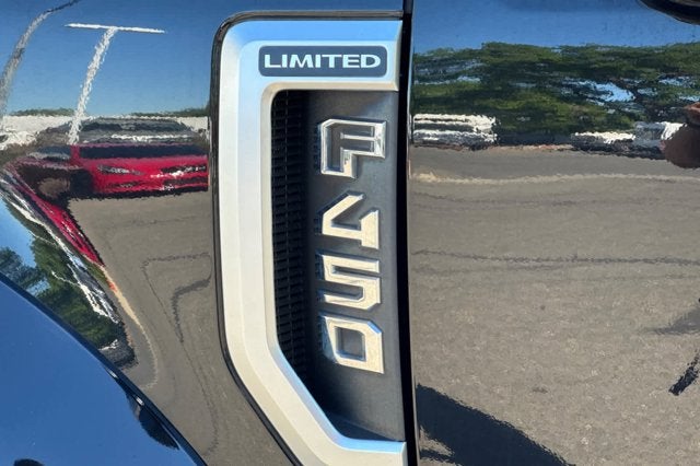 2018 Ford Super Duty F-450 DRW Limited 4WD Crew Cab 8 Box