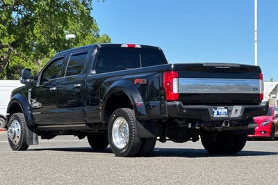 2018 Ford Super Duty F-450 DRW Limited 4WD Crew Cab 8 Box