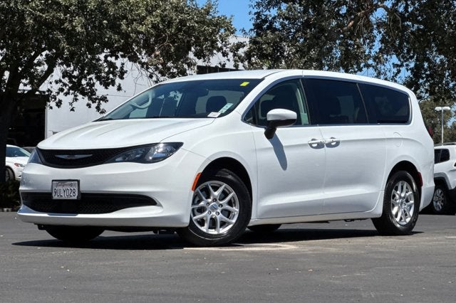 2023 Chrysler Voyager LX