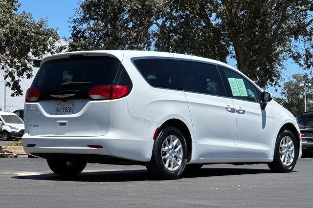 2023 Chrysler Voyager LX