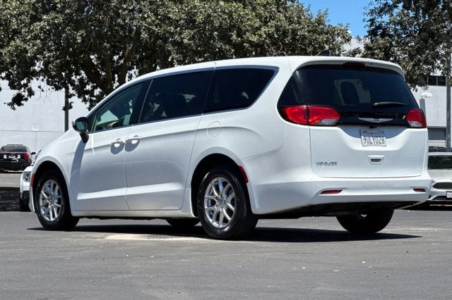 2023 Chrysler Voyager LX