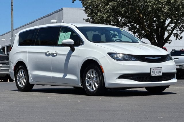 2023 Chrysler Voyager LX