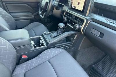 2025 Toyota Tacoma 4WD SR5