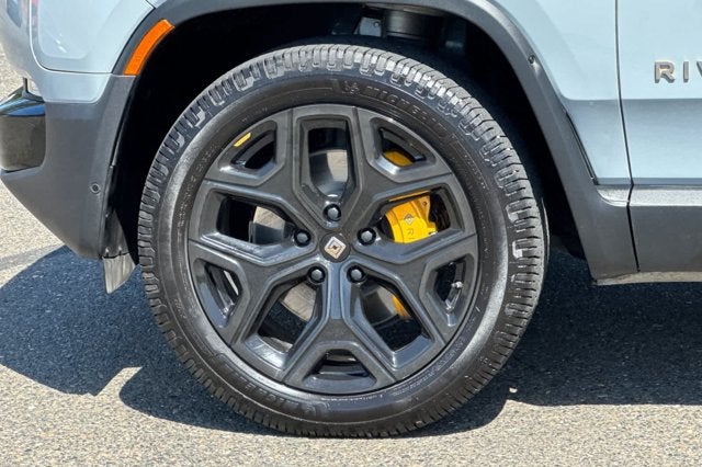 2024 Rivian R1S Adventure
