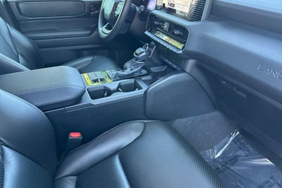 2025 Toyota Land Cruiser 4WD (Natl)