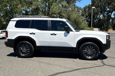2025 Toyota Land Cruiser 4WD (Natl)