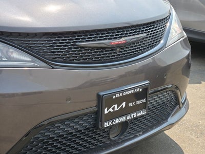 2020 Chrysler Pacifica Red S