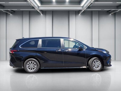 2022 Toyota Sienna XLE