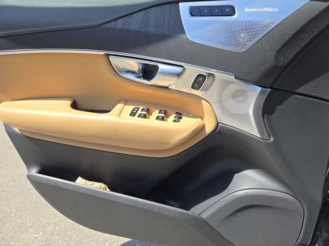 2023 Volvo XC90 Recharge Plug-In Hybrid Ultimate Bright Theme