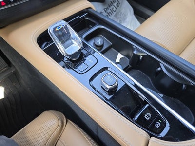 2023 Volvo XC90 Recharge Plug-In Hybrid Ultimate Bright Theme