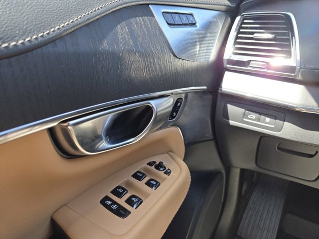 2023 Volvo XC90 Recharge Plug-In Hybrid Ultimate Bright Theme