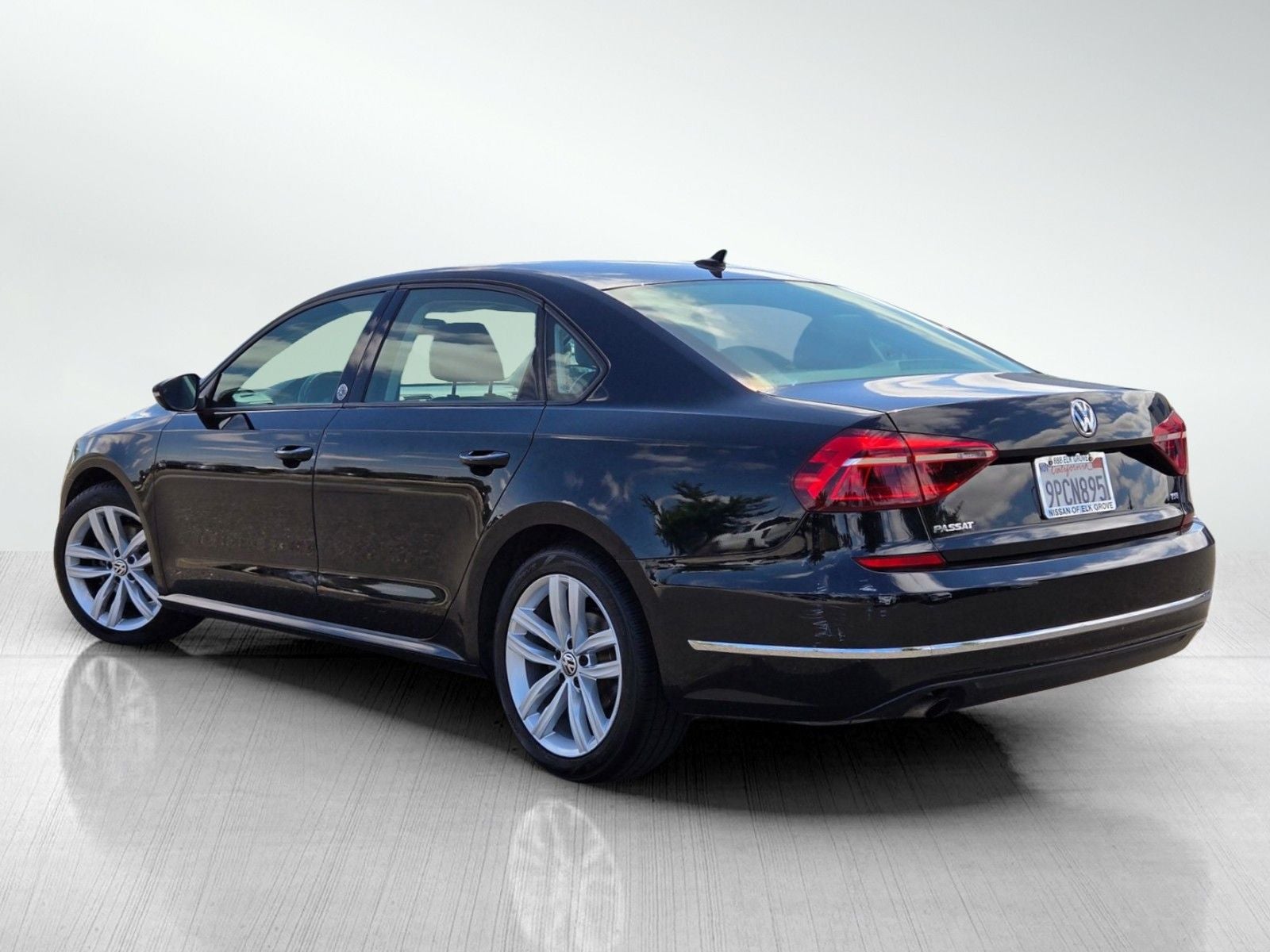 2019 Volkswagen Passat 2.0T Wolfsburg