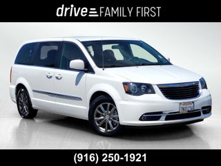 2015 Chrysler Town &amp; Country S