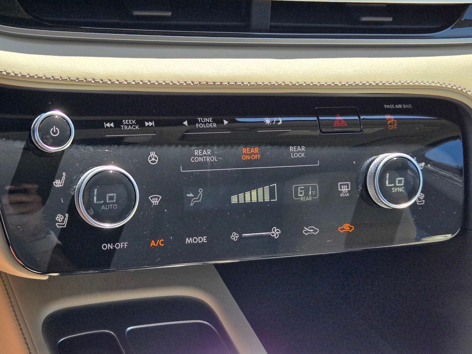 2023 INFINITI QX60 LUXE