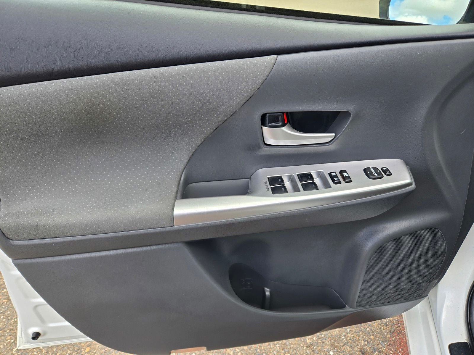 2014 Toyota Prius v Two