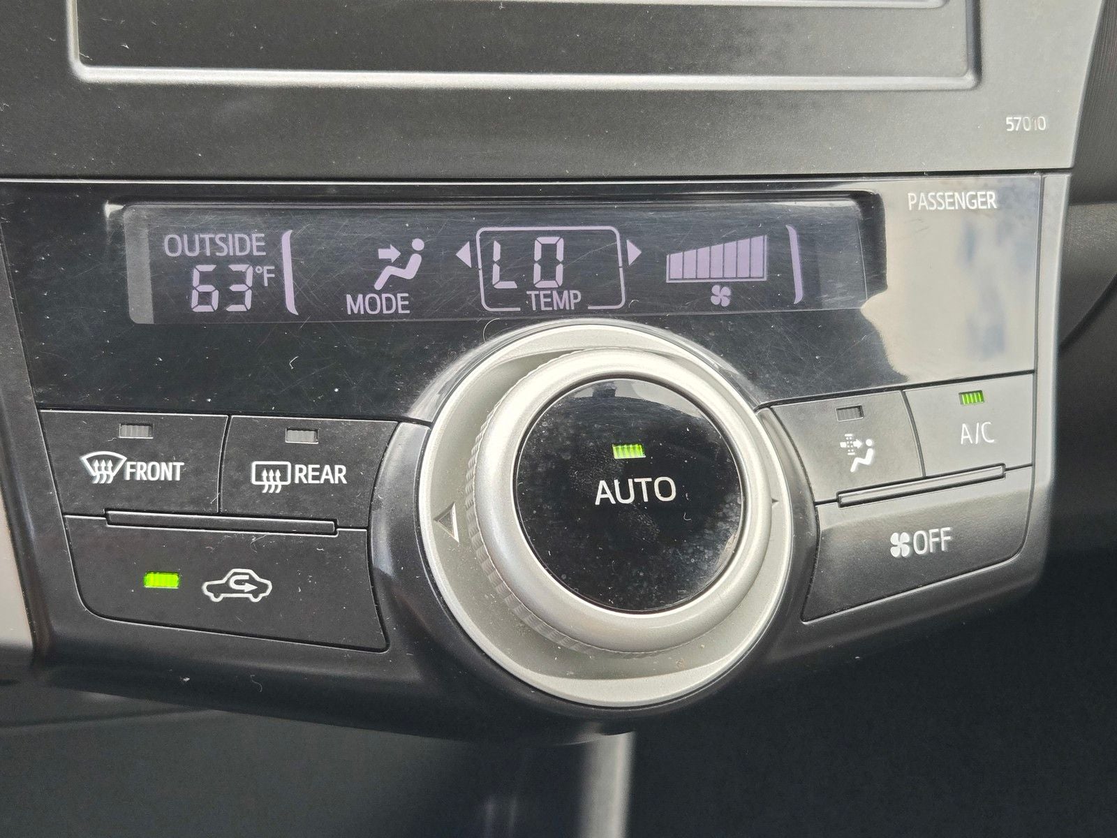 2014 Toyota Prius v Two