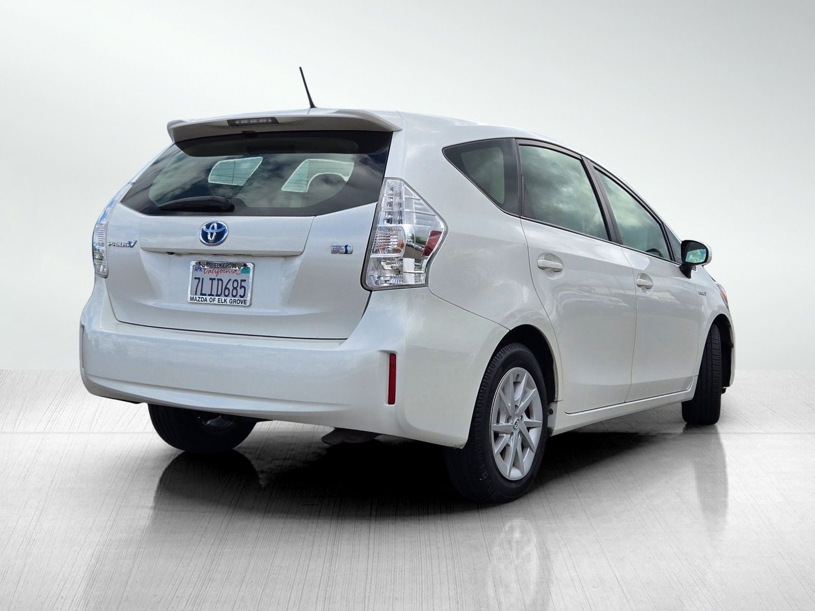 2014 Toyota Prius v Two