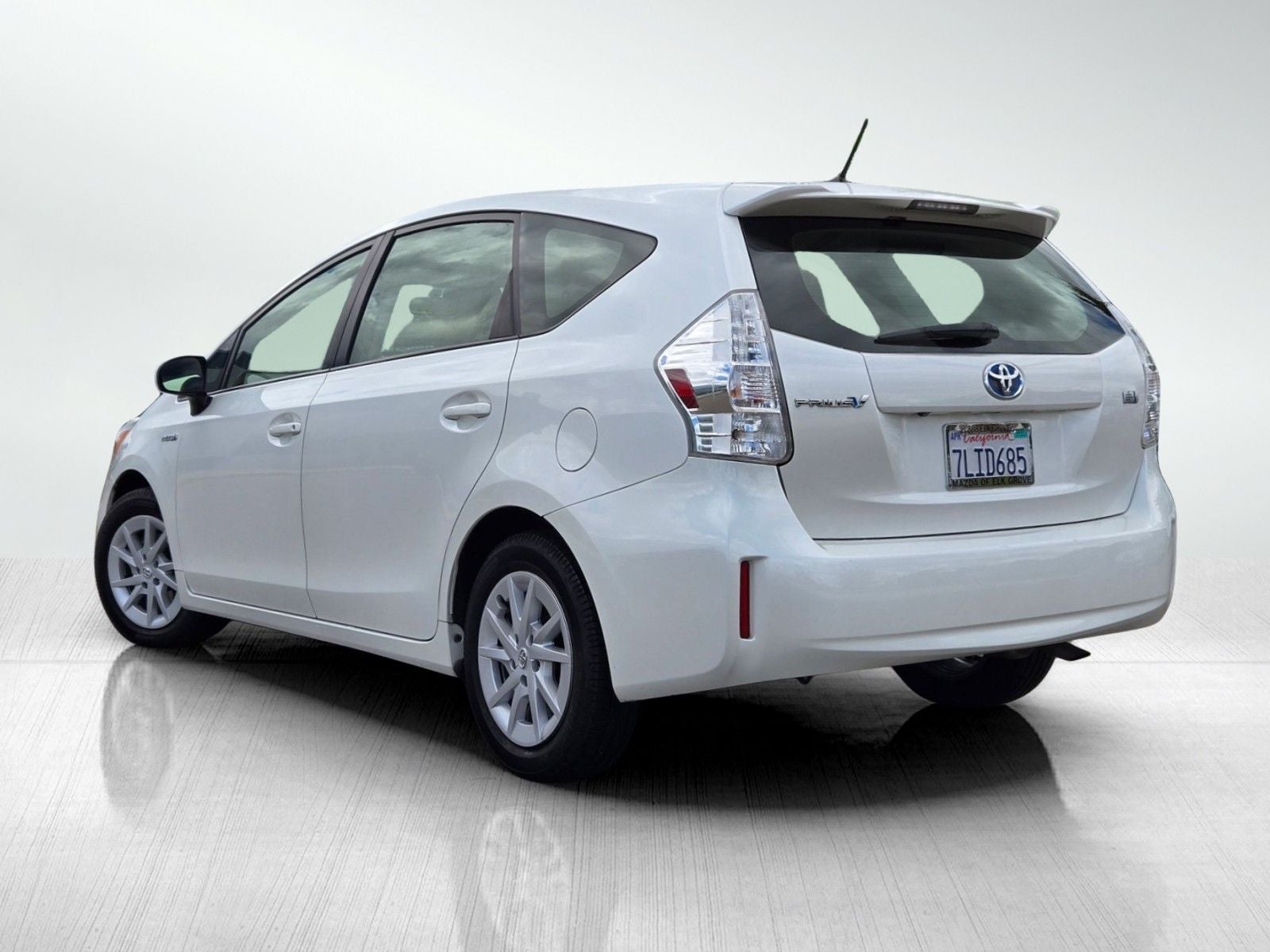 2014 Toyota Prius v Two