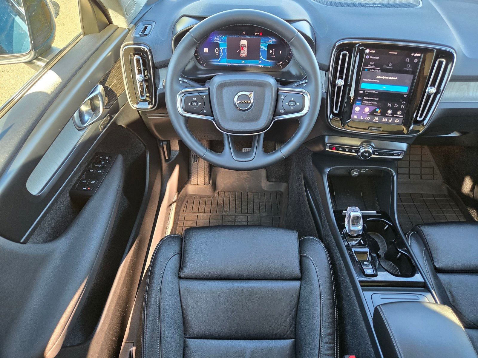 2023 Volvo XC40 Ultimate