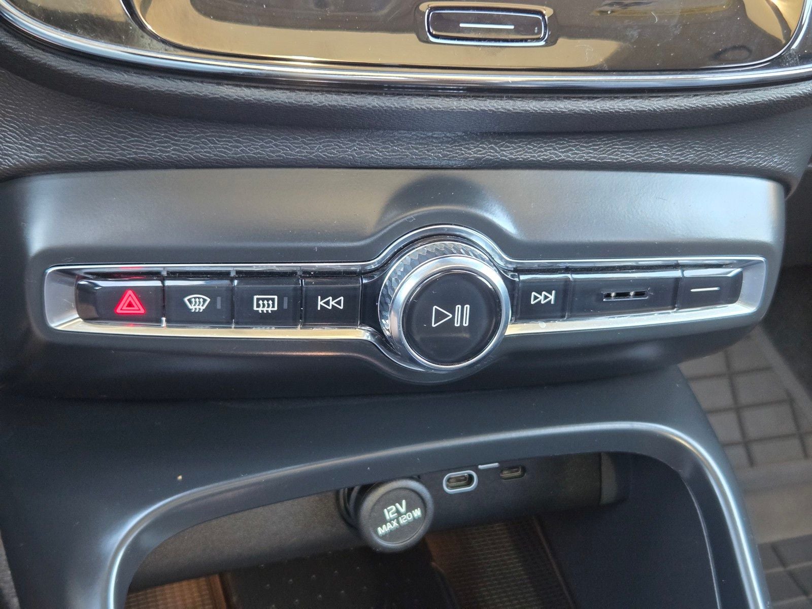 2023 Volvo XC40 Ultimate