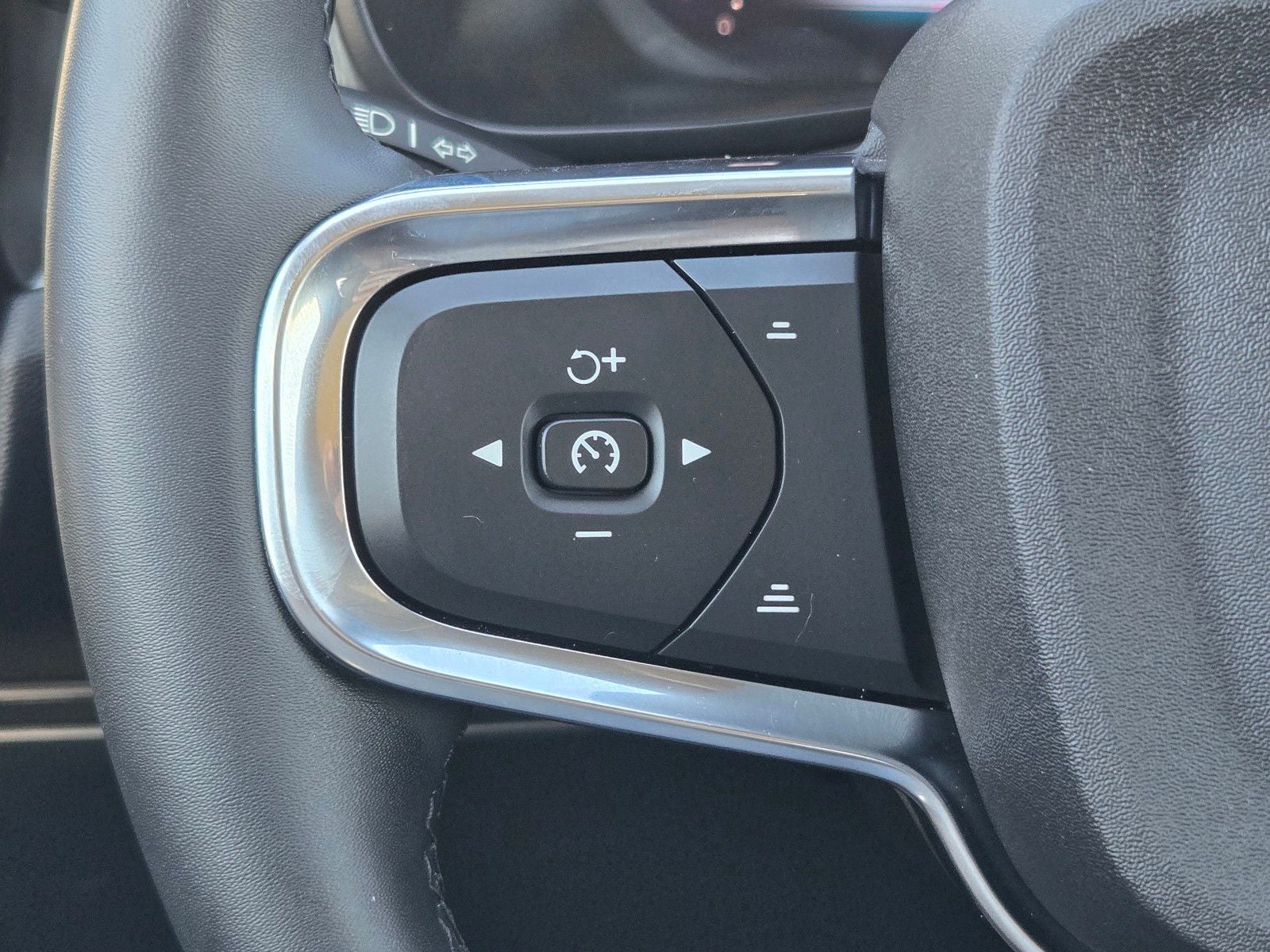 2023 Volvo XC40 Ultimate