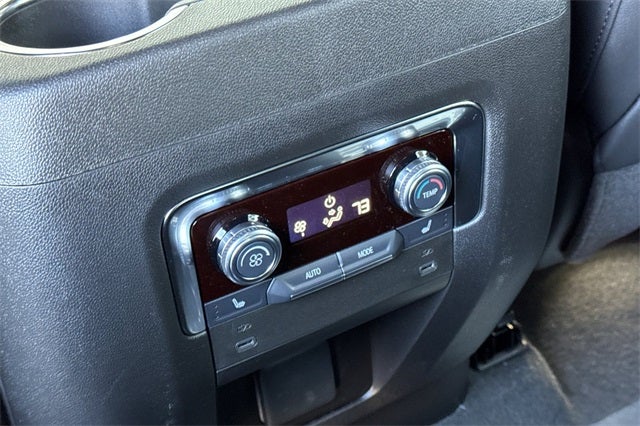 2025 GMC Yukon XL Elevation