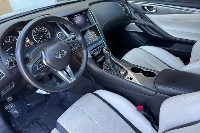 2022 INFINITI Q60 LUXE