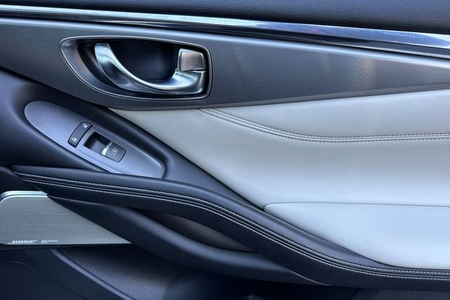 2022 INFINITI Q60 LUXE