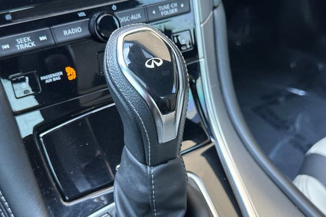2022 INFINITI Q60 LUXE