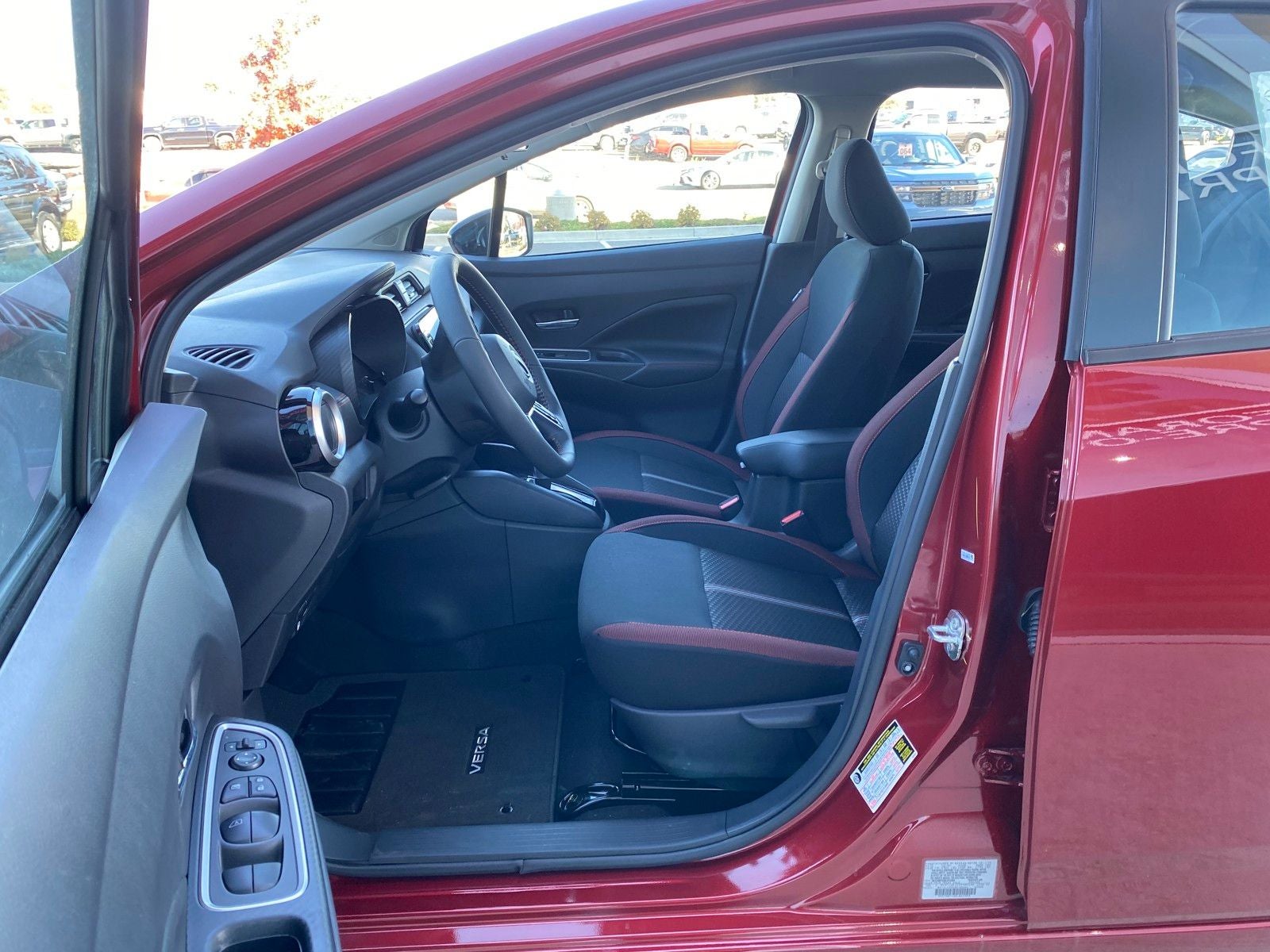 2025 Nissan Versa 1.6 SR