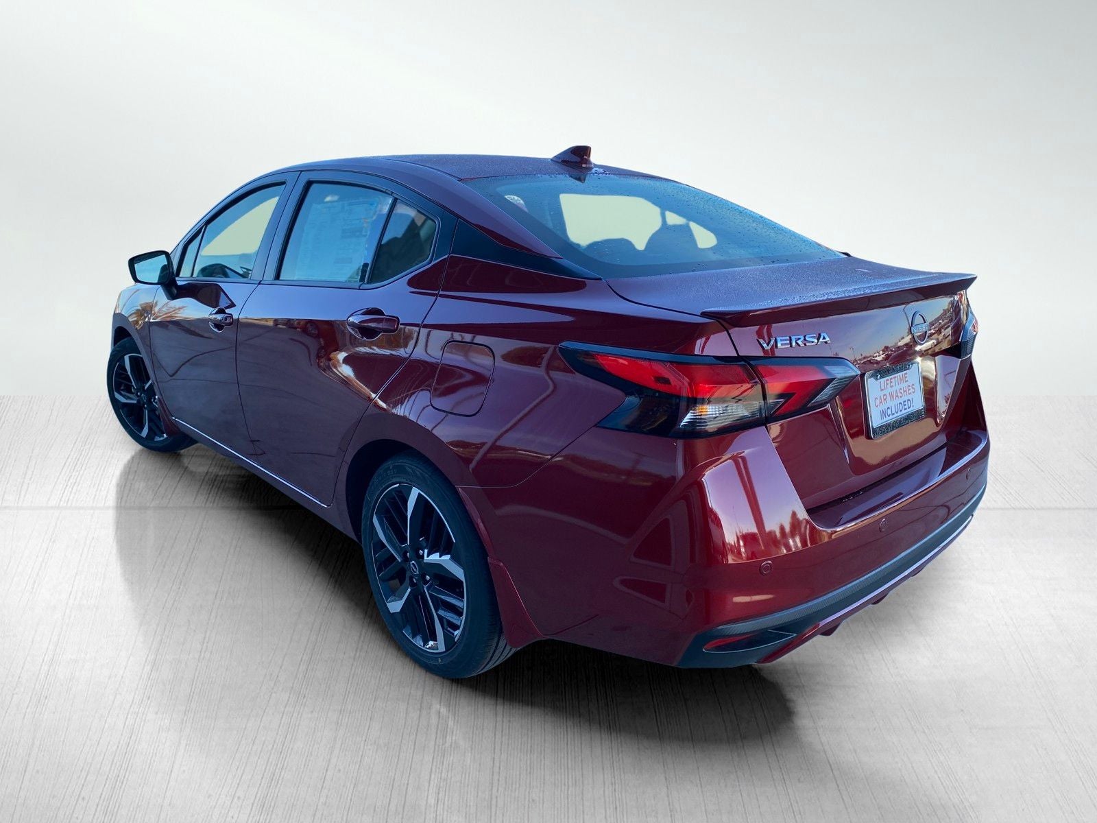 2025 Nissan Versa 1.6 SR