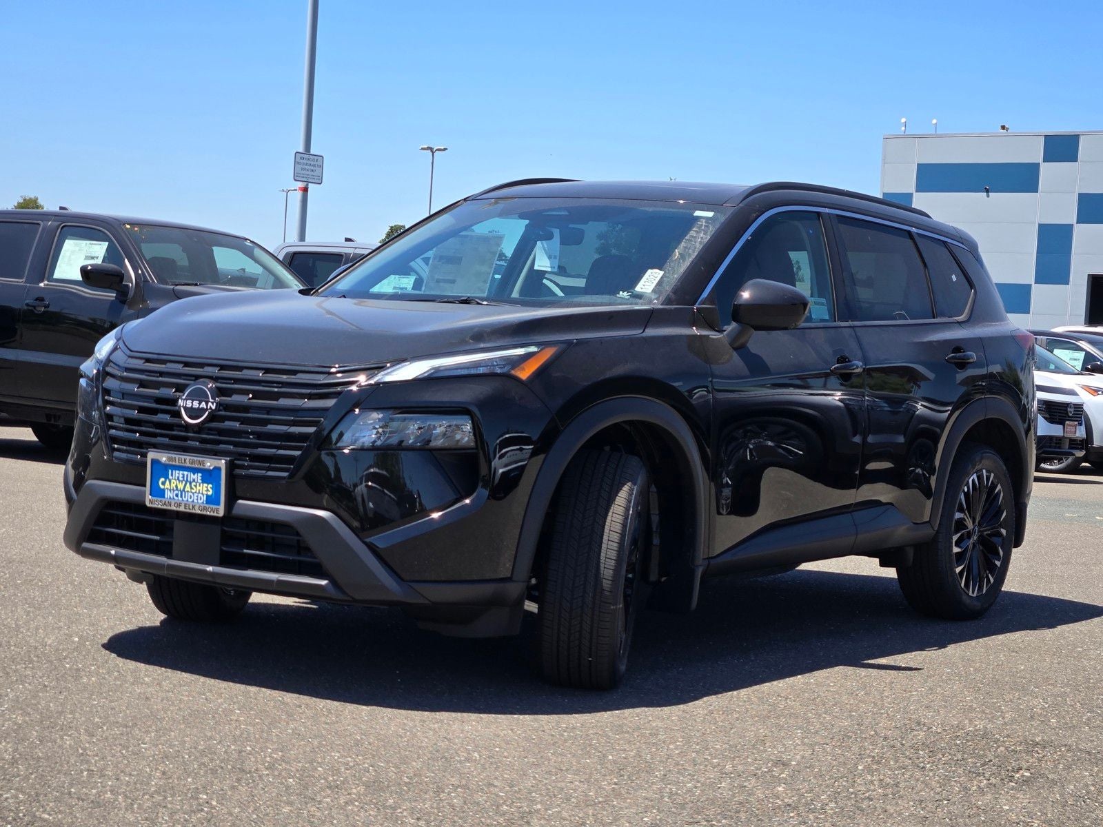 2026 Nissan Rogue Dark Armor