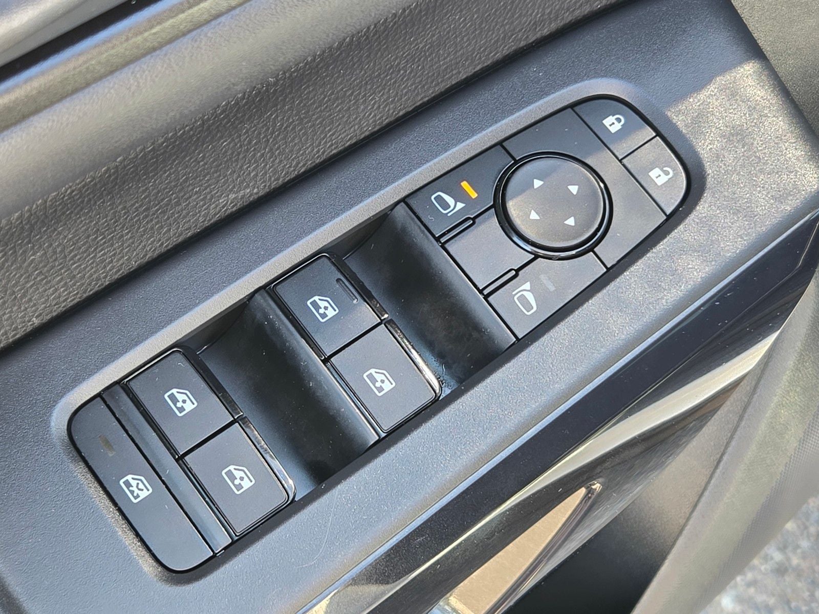 2025 Nissan Pathfinder S