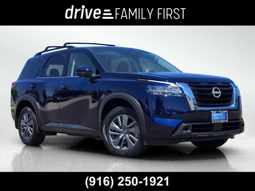 2022 Nissan Pathfinder SV