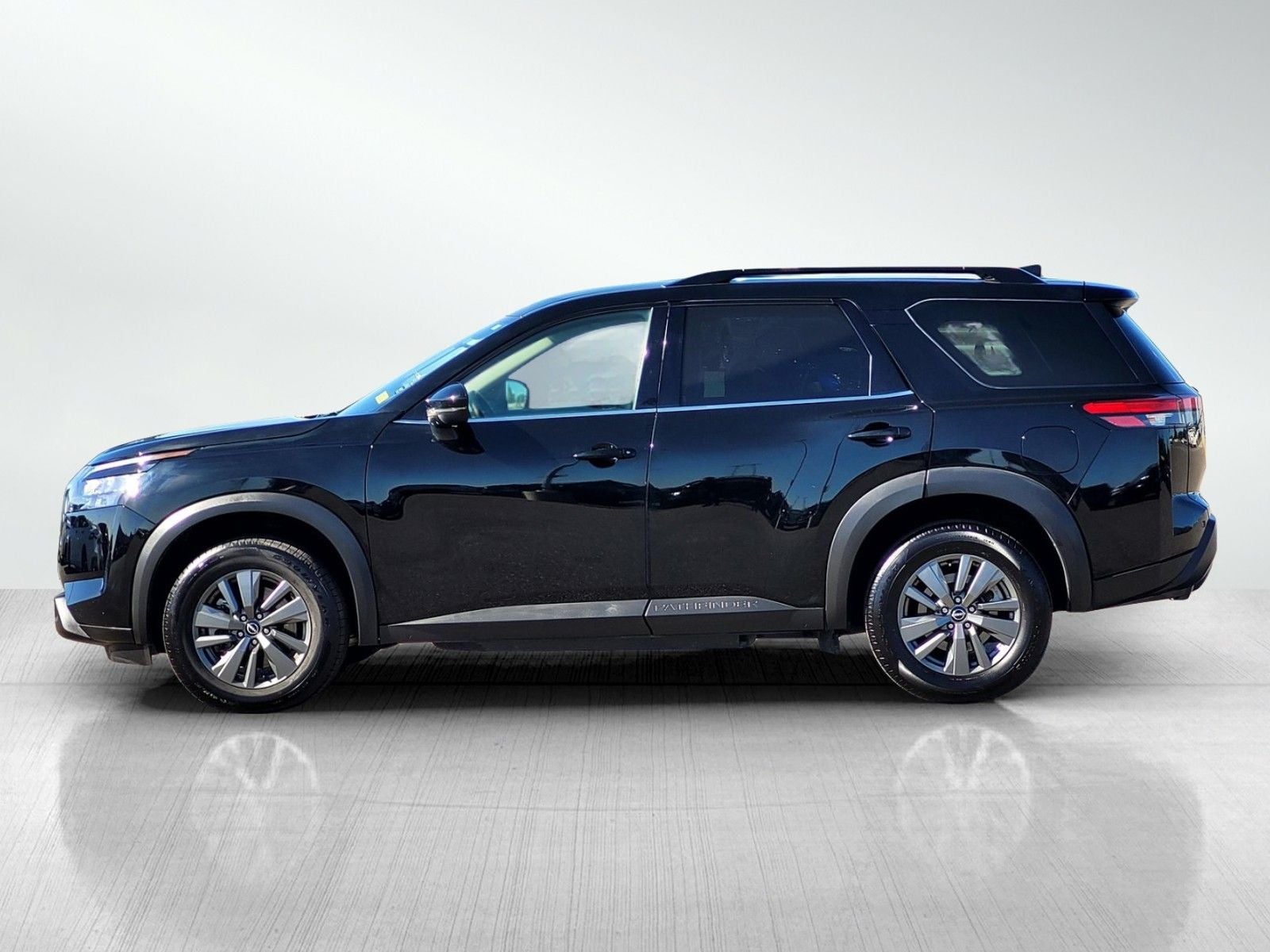 2023 Nissan Pathfinder SV